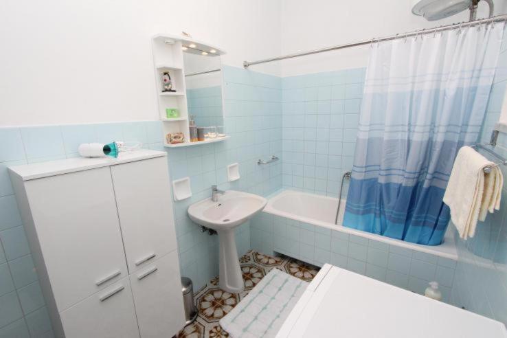 罗维尼Apartman Sator公寓 外观 照片